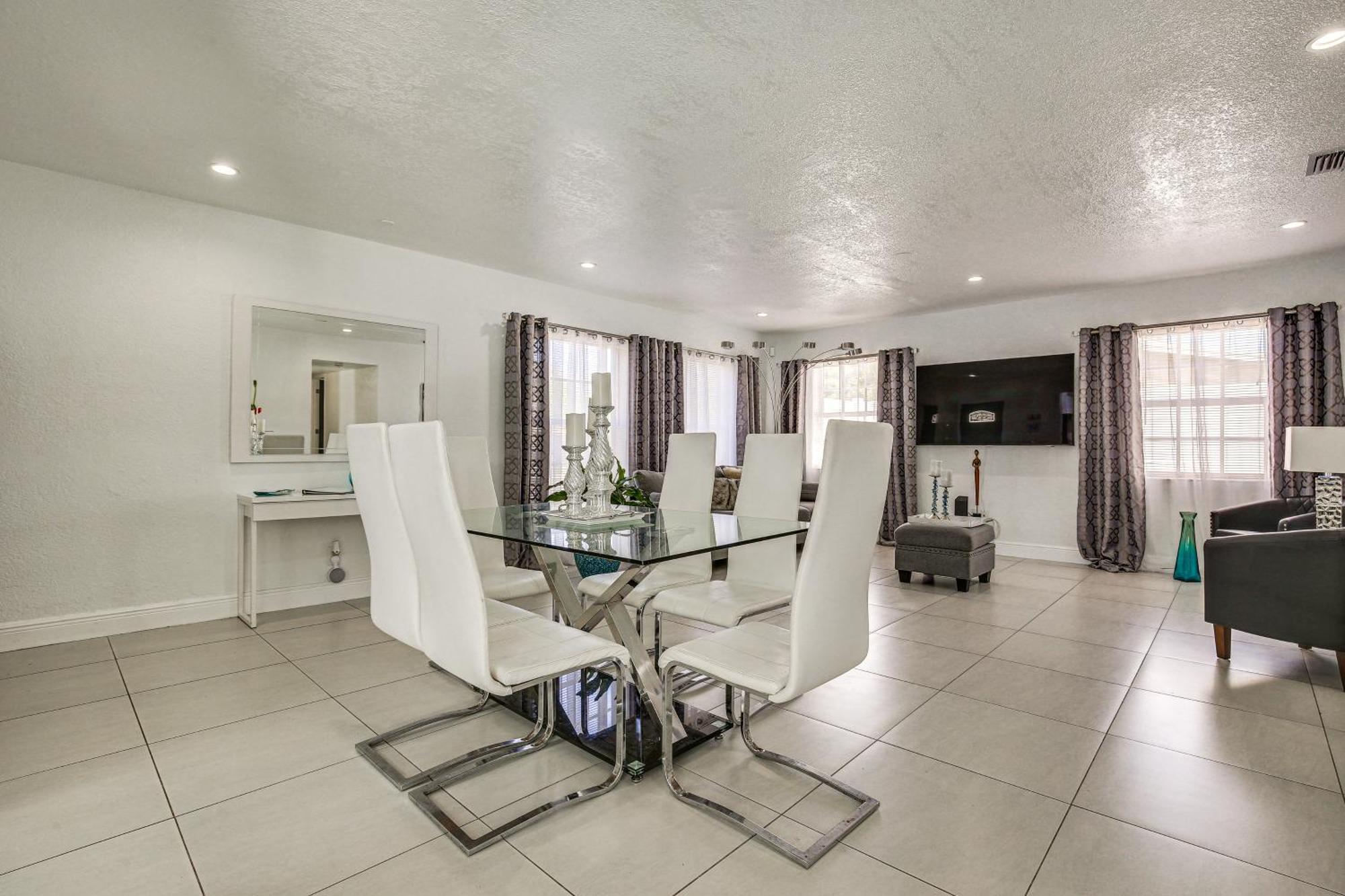 Sun-Soaked Lauderdale Lakes Home With Private Pool! Luaran gambar