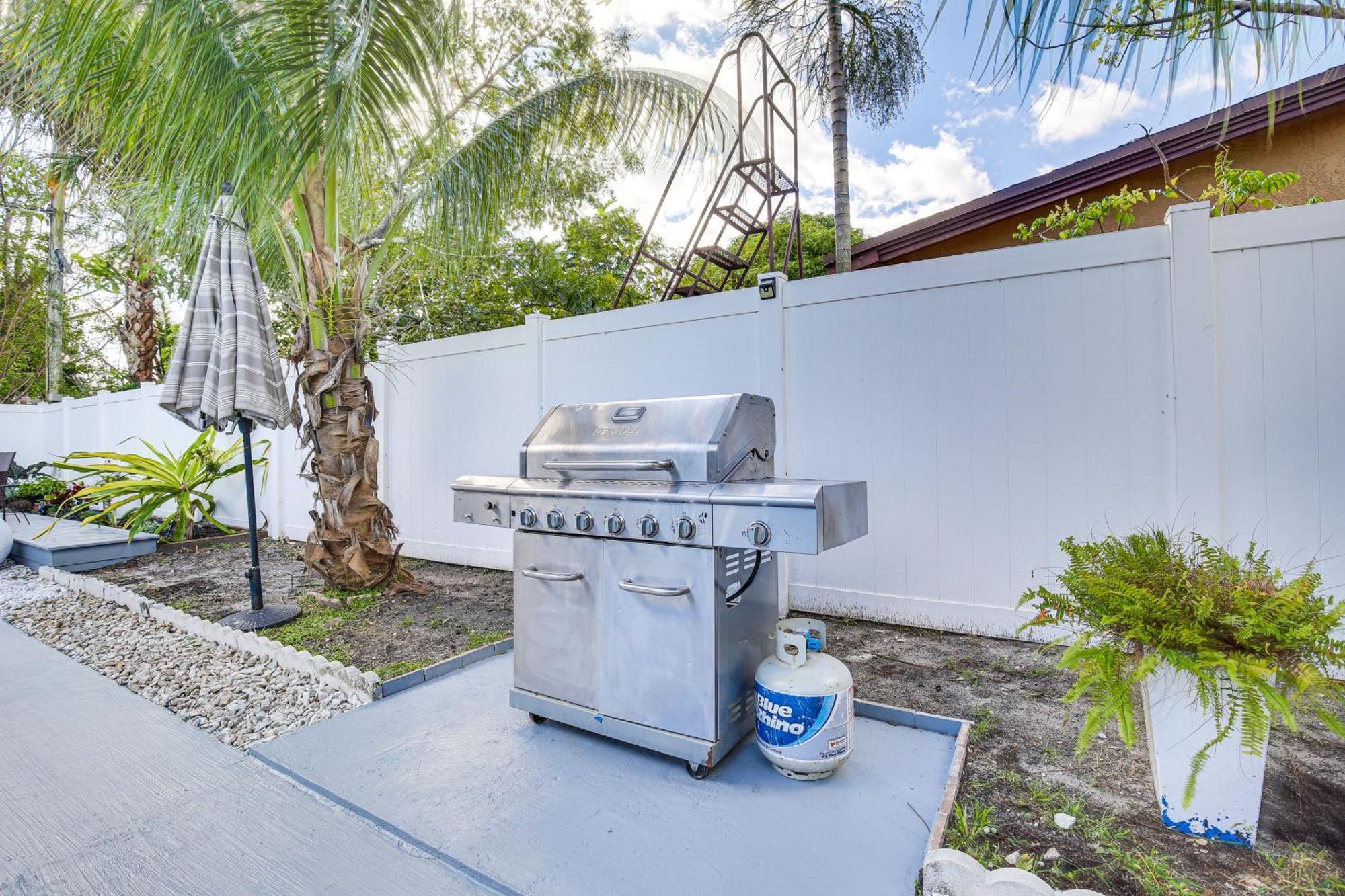 Sun-Soaked Lauderdale Lakes Home With Private Pool! Luaran gambar