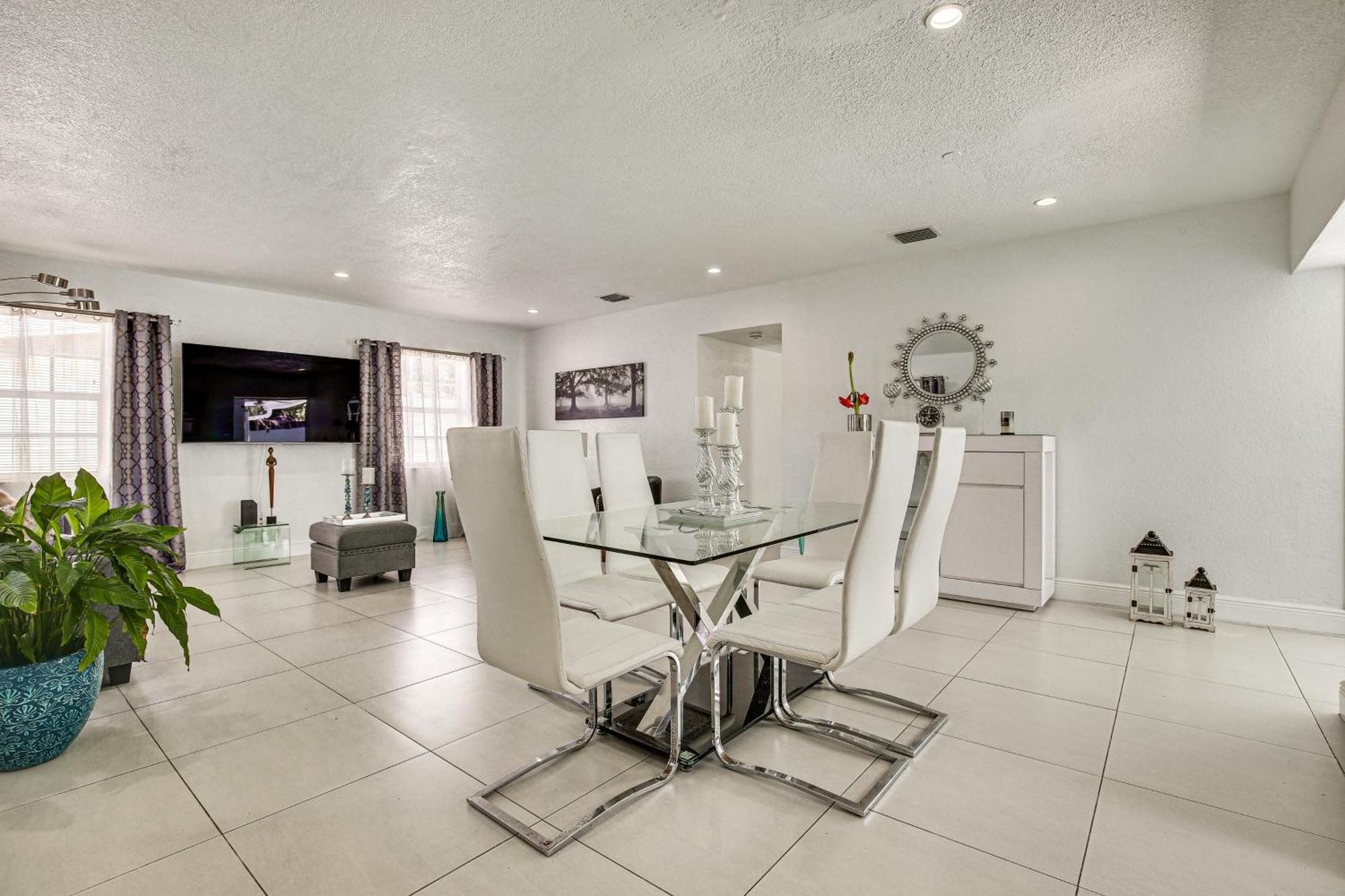 Sun-Soaked Lauderdale Lakes Home With Private Pool! Luaran gambar